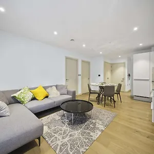 Stephs Lovely 4 Bedroom Sheffield
