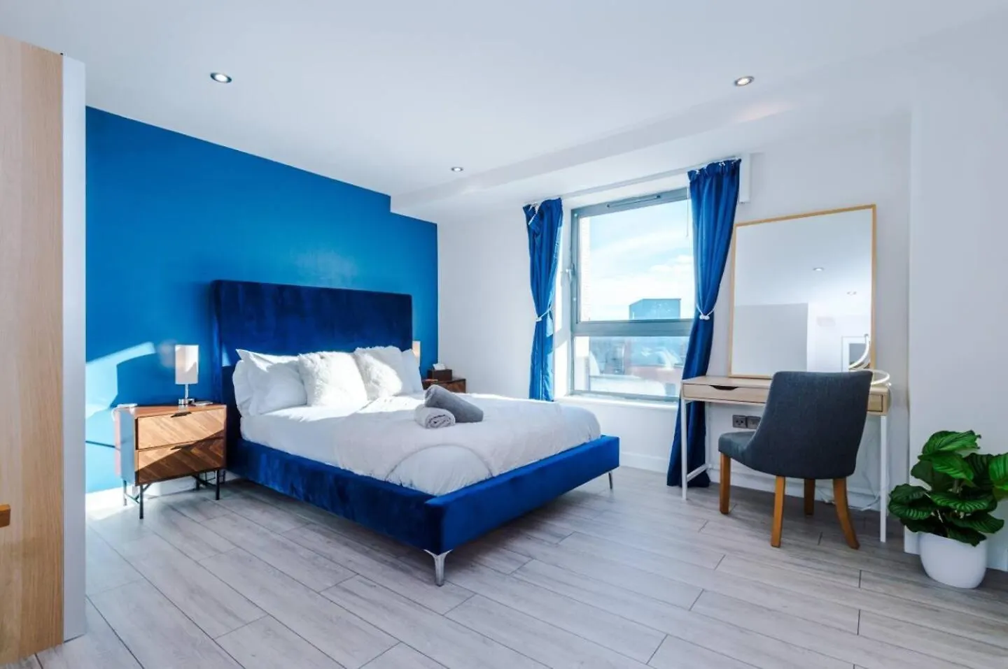 High-Spec Penthouse Central Free Parking Space Sheffield Apartment